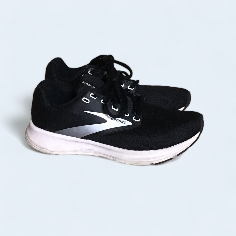 Brooks Women's Black Range Running Sneaker   Size 6.5 Used Condition  (flaws)
